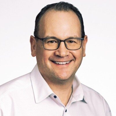 Derek Kelly Headshot